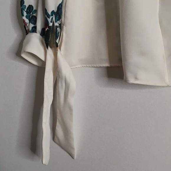 Zara Classy Women’s Top Long Sleeves with a bow and Flowers in the Front US M - Picture 13 of 16